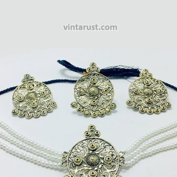 White Pearls Beaded Choker Necklace With Earrings and Ring - Picture 8 of 9